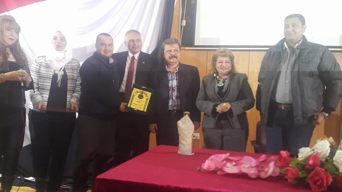 لحظة تكريم المؤسسة للمهندس أحمد السنجهاوى