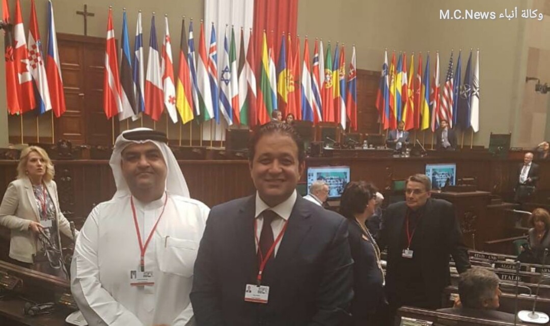 النائبان جاسم النقبي وعلاء عابد أثناء المشاركة بالجمعية
