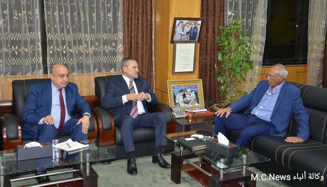 محافظ الإسماعيلية يجتمع مع المهندس إبراهيم عثمان