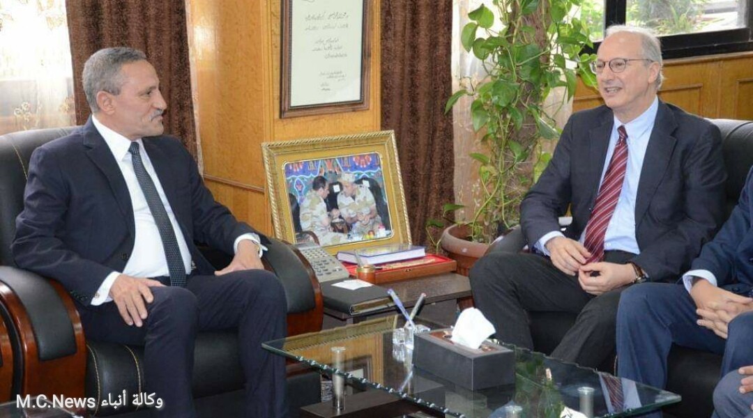 محافظ الإسماعيلية لحظة إستقبال سفير الأرجنتين